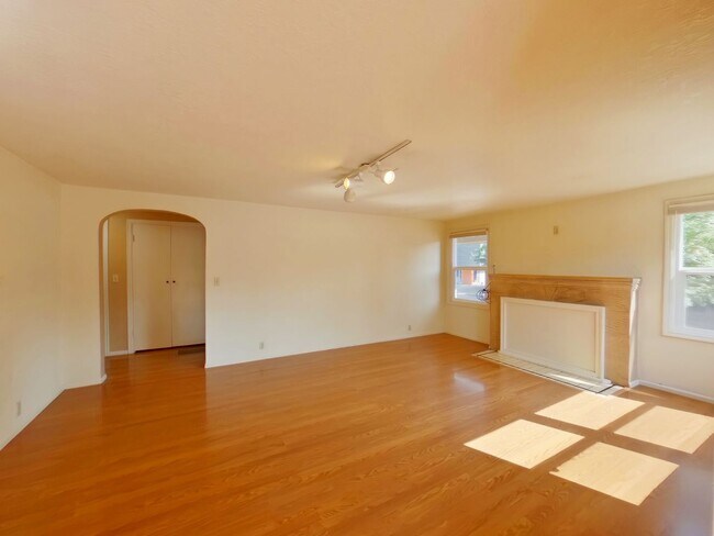 Photo - 383-385 East 15th Ave. &amp; 1480 Mill St. Unidad 385 East 15th Ave