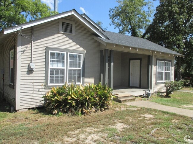 Building Photo - 3 bed close to Tech Campus Rental