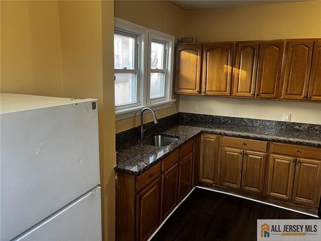 Photo - 186 Comstock St