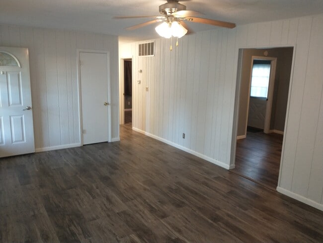 Photo - 303 W Wernsing Ave