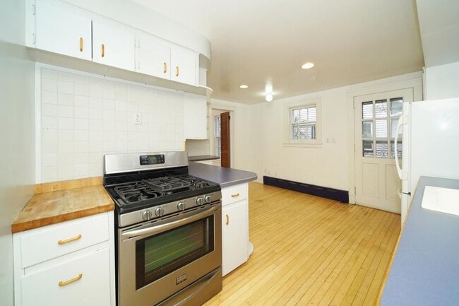 Photo - 8 E College St