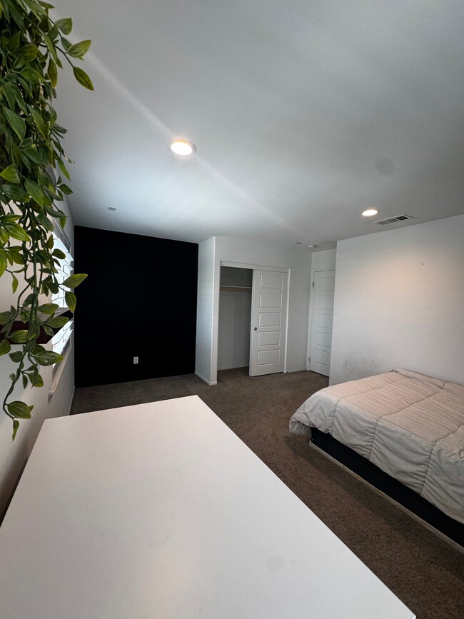 2121 Corridor Pk