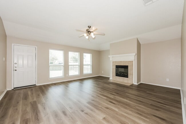 Photo - 721 Horseshoe Ct