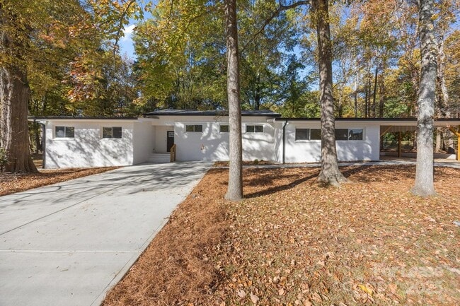 Building Photo - 8625 Cedarbrook Dr