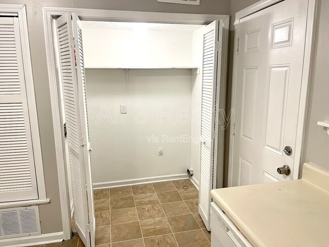 Photo - 120 Meadowbrook Ct