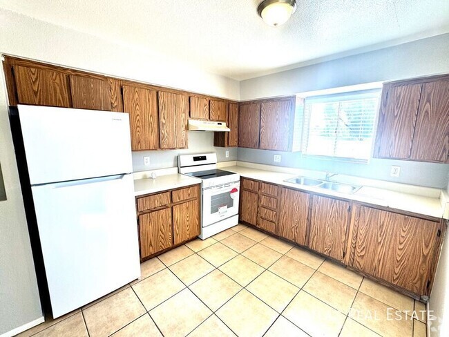 Building Photo - ONE MONTH FREE-2 Bed/1 Bath Ready for Move In Unit 115 Rental