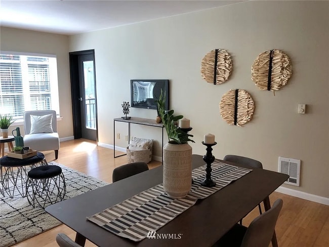 Photo - 2717 Western Ave Unidad 436