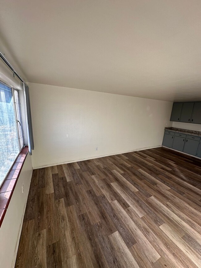 Photo - 2007-2019 4th Avenue Unidad 2009