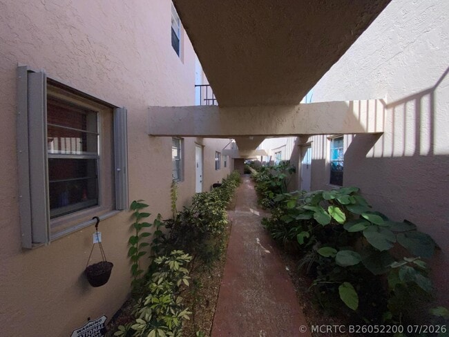 Building Photo - 650 SW 2nd Ave Unit 149