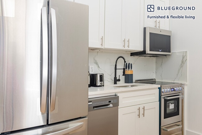 Photo - 161 W 54th St Unidad FL10-ID1863