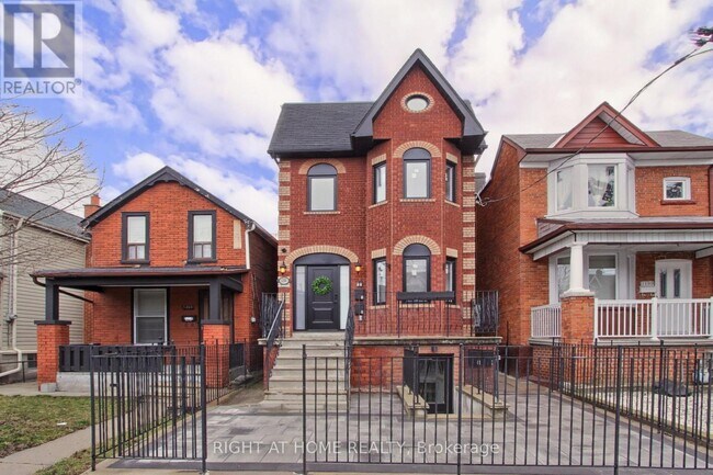 Photo - 1201 Dovercourt Rd