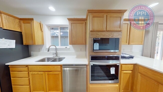 Photo - LAKE OSWEGO, FIRST ADDITION / SINGLE LEVE...