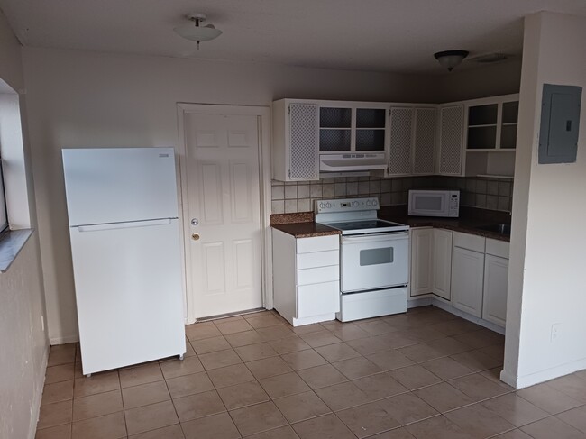 Photo - 2000 NW 27th St