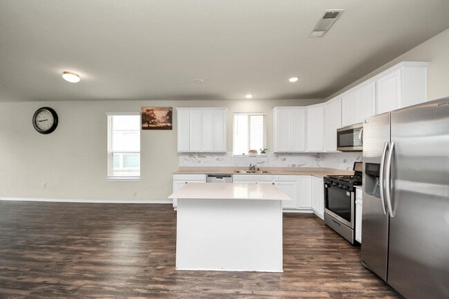 Building Photo - 25827 Kinship Ct