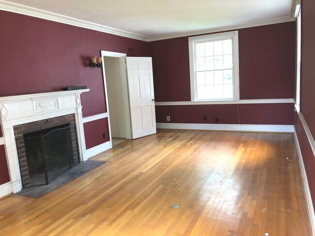 Photo - 4843 Butterworth Pl NW