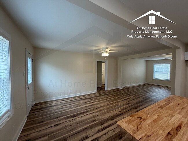 Photo - 703 W 7th St