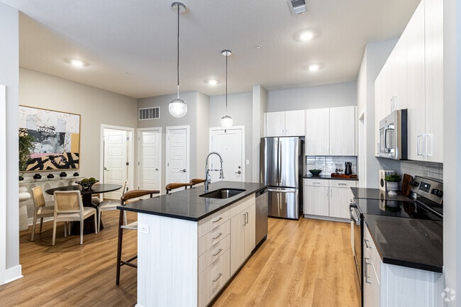 2BR, 2BA - 1150SF