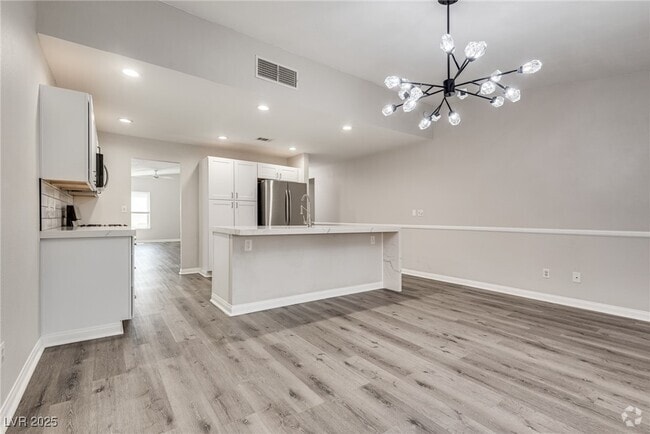 Building Photo - 5231 Dickens Dr Rental