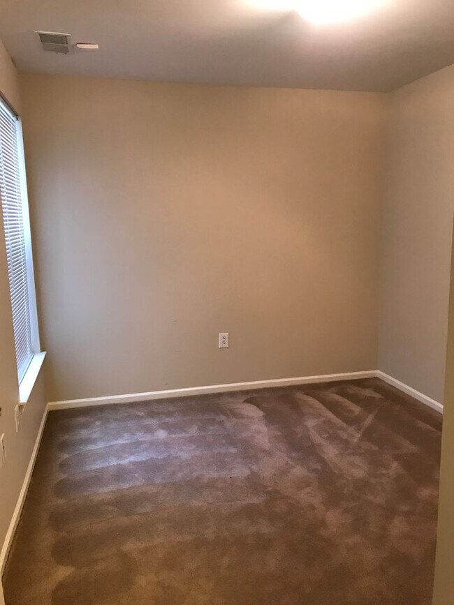 Photo - 615 N 44th St Unit 615 N 44th St  1F - 615 N 44th St  1F