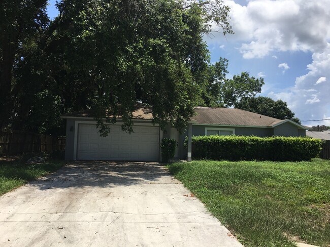 front - 4435 Greenhill St