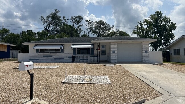Building Photo - 10802 Laburnum Dr Rental