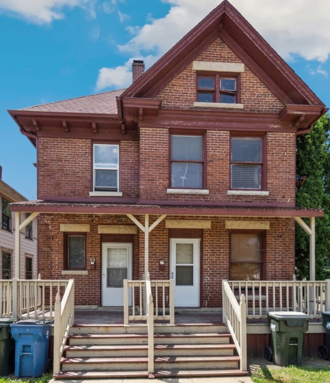 Building Photo - 809 W 4th St Rental