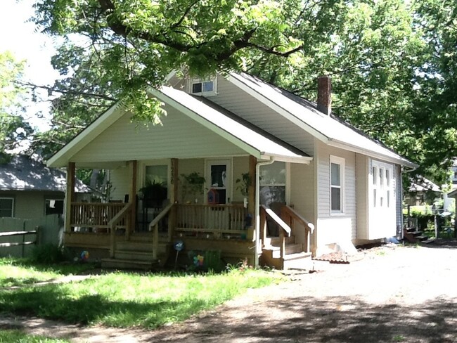 You'll love this 3-BR American Bungalow! - You'll love this 3-BR American Bungalow! Casa