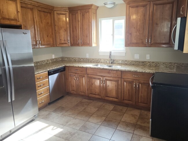 Building Photo - 300 N 300 E