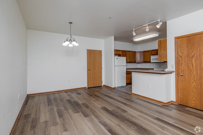 2BR, 1BA - 900SF - Dining Room - The Commons of Foxboro