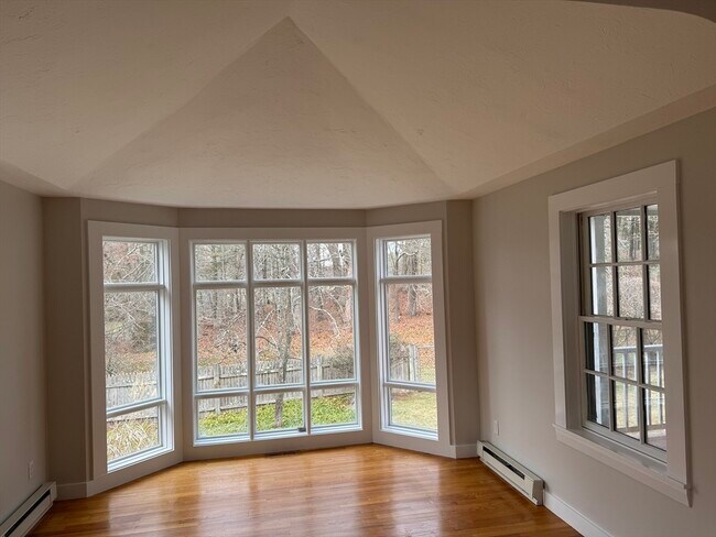 Photo - 396 Wellesley Ave