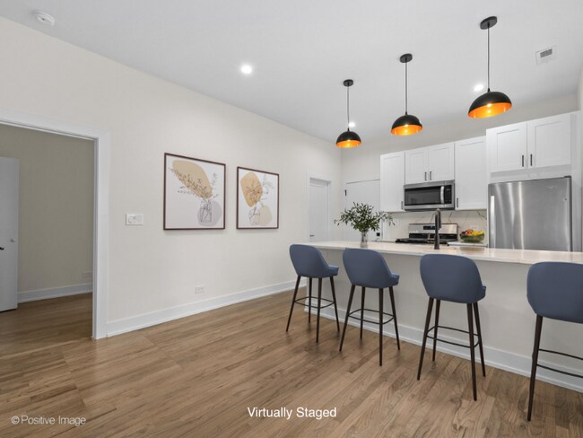 Photo - 2142 N Maplewood Ave Unit 2R