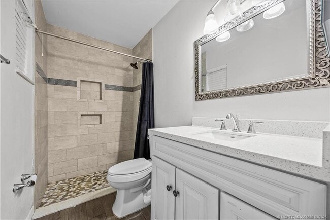 Photo - 1250 SE Petunia Ave