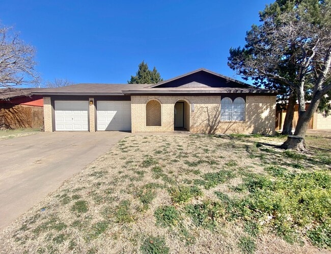 Building Photo - Pre leasing now for 4/01 move in.