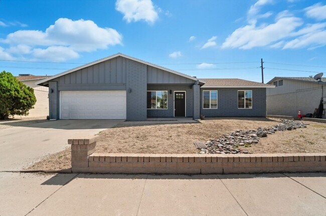 Photo - Beautiful Glendale Home With Pool!