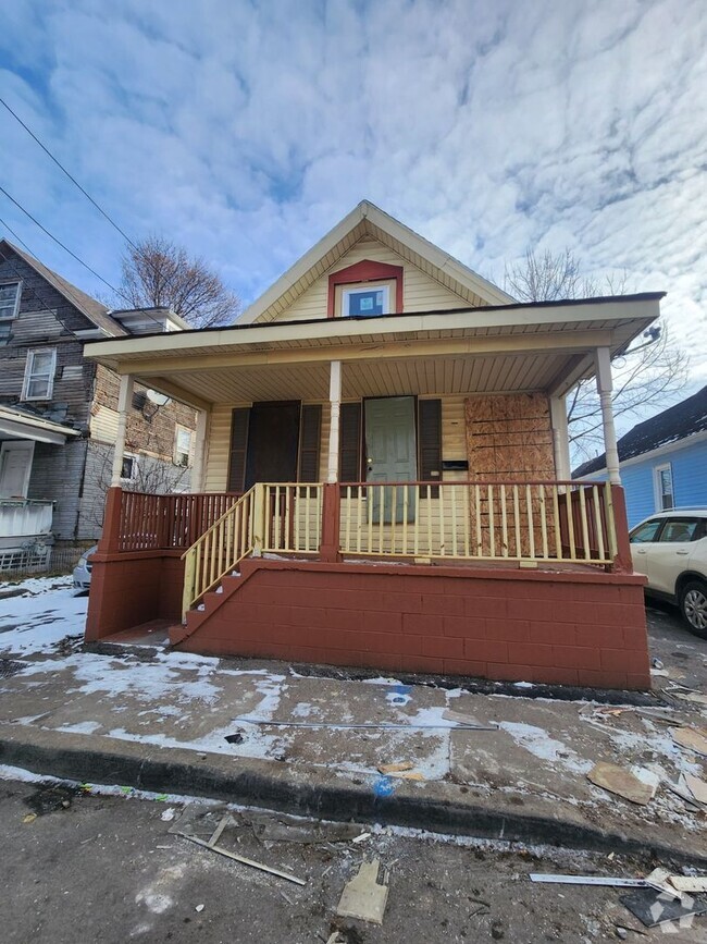 Building Photo - Three Bedroom Single Family Home!