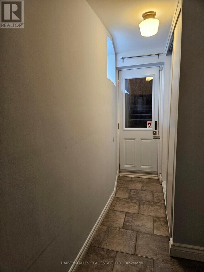 Photo - 85 Lanark Ave