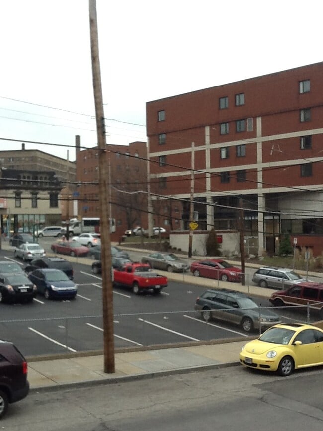 Henry/Neville - 4628 Henry St Unit 2