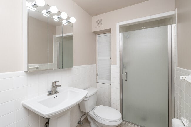 3BR, 2BA + Den - 1,608SF - Second Bathroom