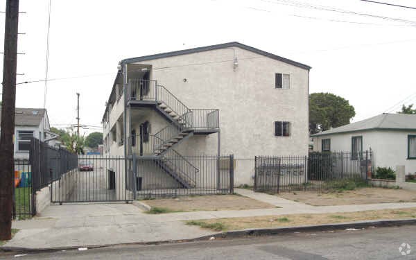 Photo - 3120 W 71st St Apartments