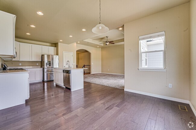 Building Photo - Stunning 5-Bedroom Home with Lake Views in...