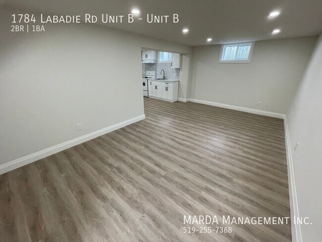 Photo - SPACIOUS & BRIGHT 2 BED/1 BATH LOWER UNIT + 40% UTILITIES Unité B