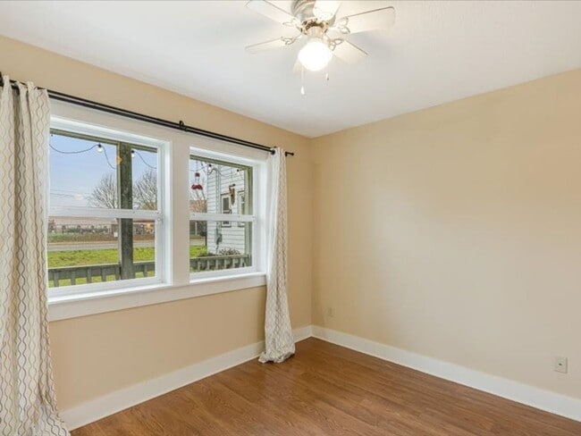 Photo - Charming two bedroom house in Vancouver wi...