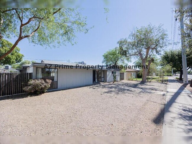 Building Photo - 1808 W Thomas Rd