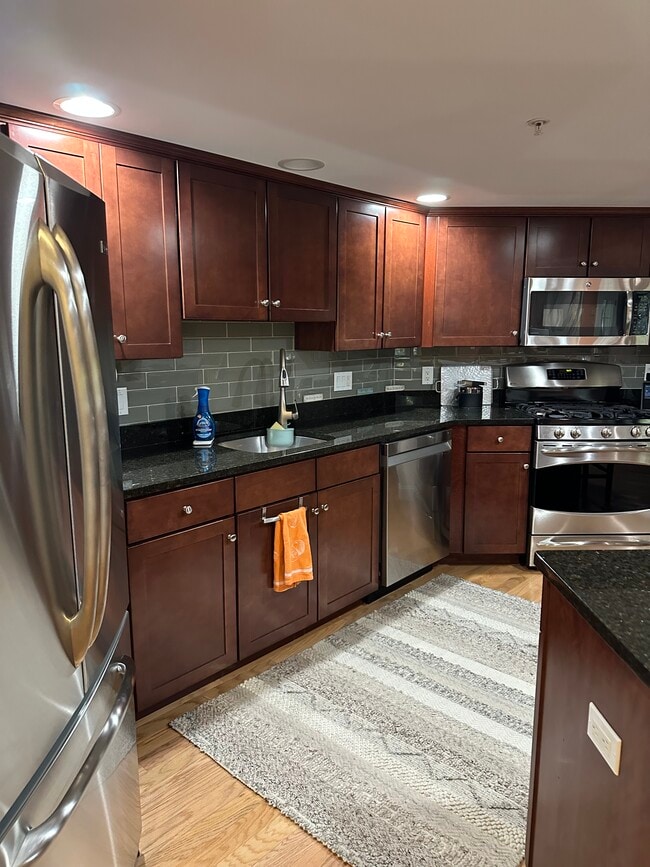 Kitchen - 4 Sterling Hill Ln Unit 415