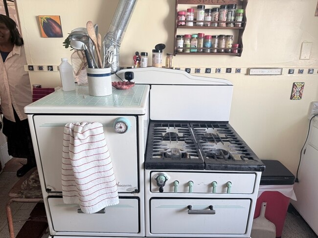 Photo - 700 Apgar St