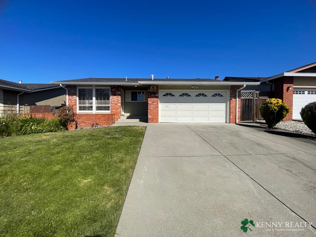 Building Photo - Spacious Four Bedroom Home in Westborough ...