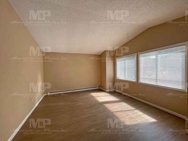 Photo - 1209 Montgomery St