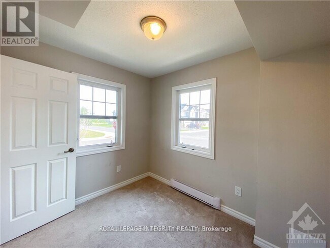 Photo - 894 Fameflower St