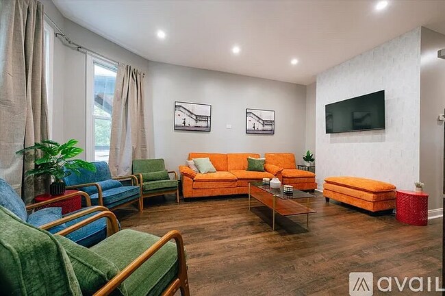 Building Photo - 2923 N Wisner Ave