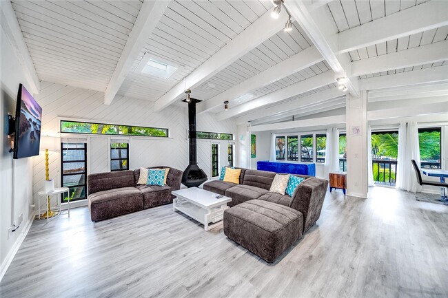 Photo - 405 Hendricks Is